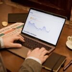 indian digital marketer analyzing roi dashboard